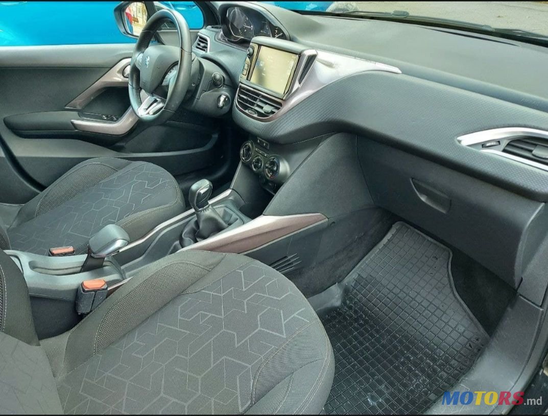 2015' Peugeot 2008 photo #6