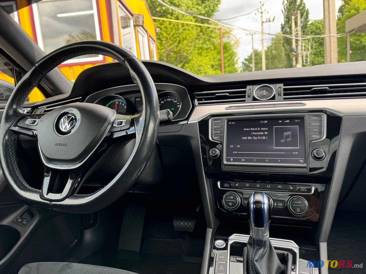 2015' Volkswagen Passat photo #3