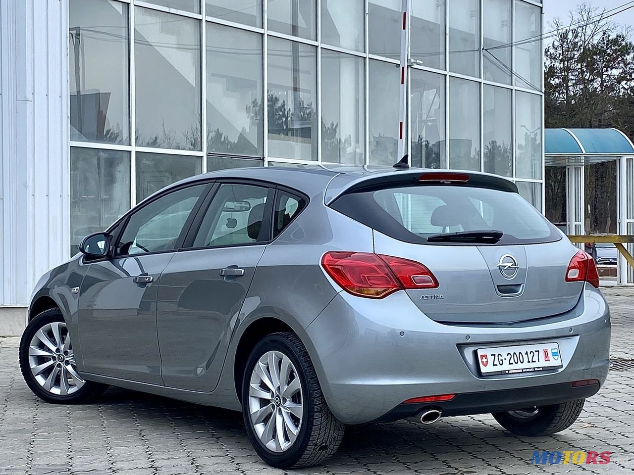 2012' Opel Astra photo #2