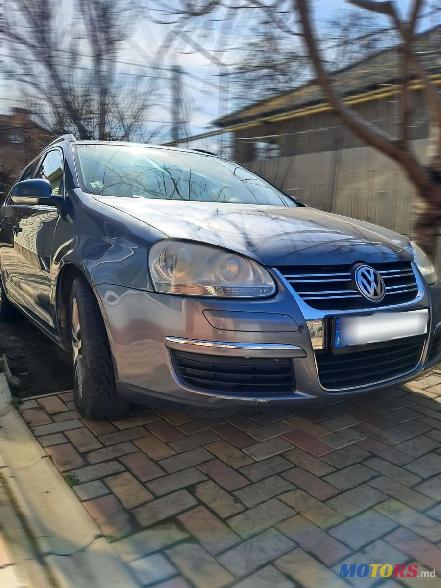 2010' Volkswagen Golf photo #2