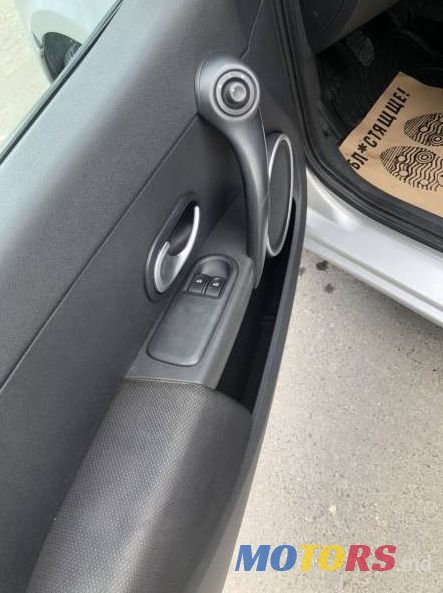 2005' Renault Clio photo #2