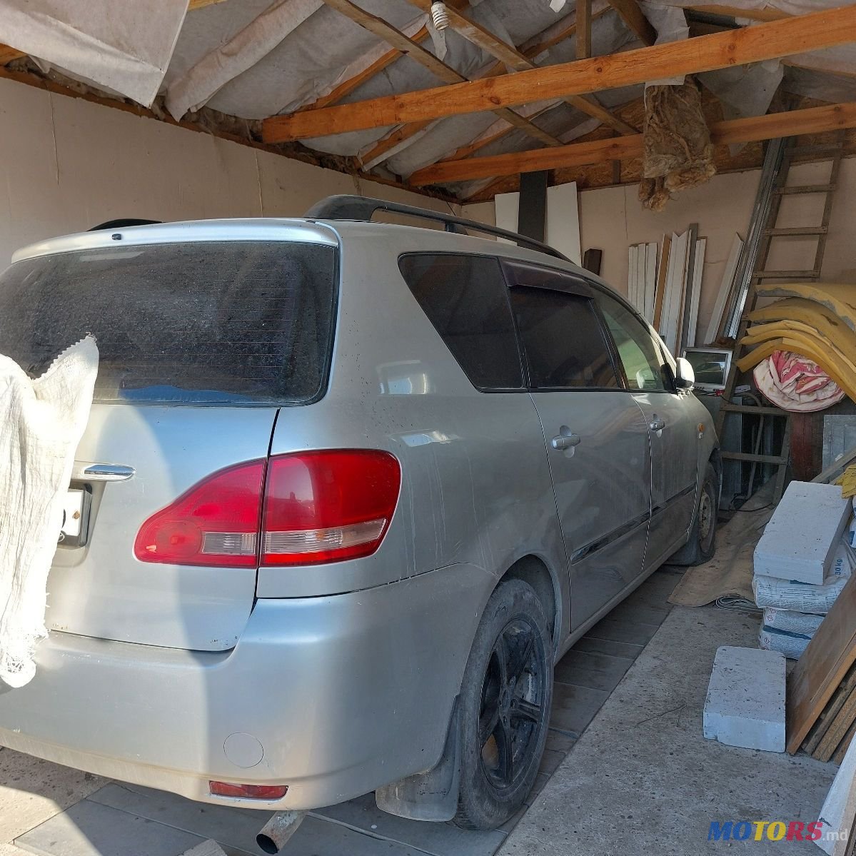 2003' Toyota Avensis Verso photo #5