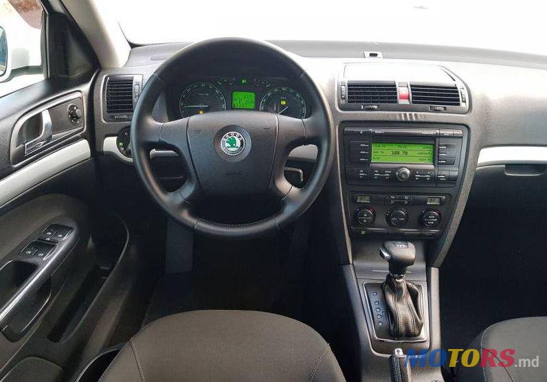 2007' Skoda Octavia photo #2