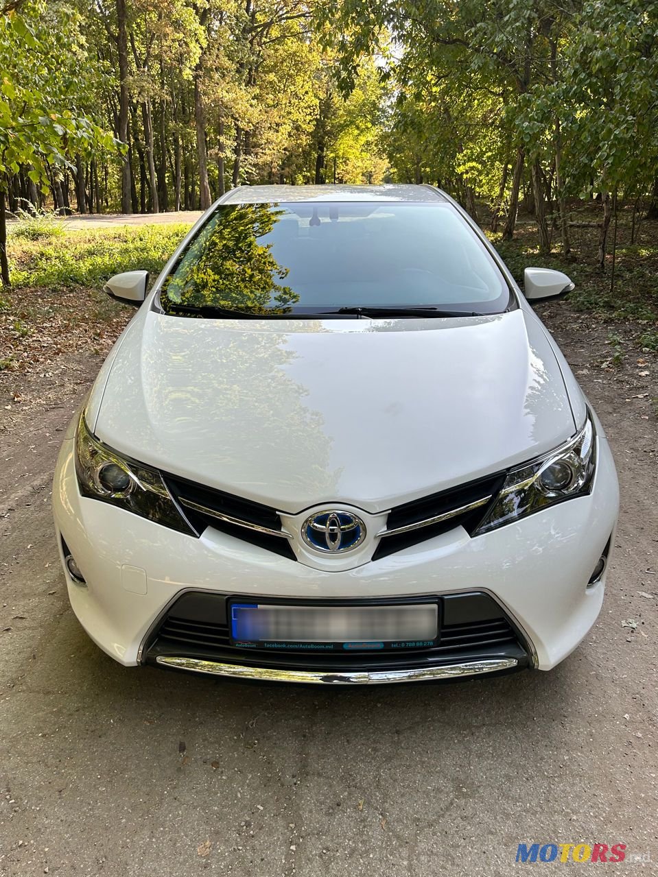 2014' Toyota Auris photo #2