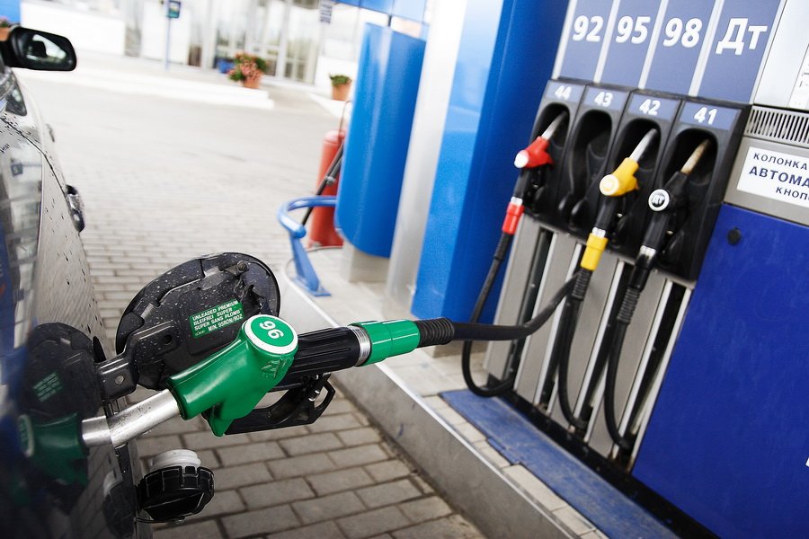 Prețul la cea mai solicitată benzină auto Premium-95 va scădea de miercuri cu 23 bani per litru, iar la motorină, se va reduce cu 23 de bani