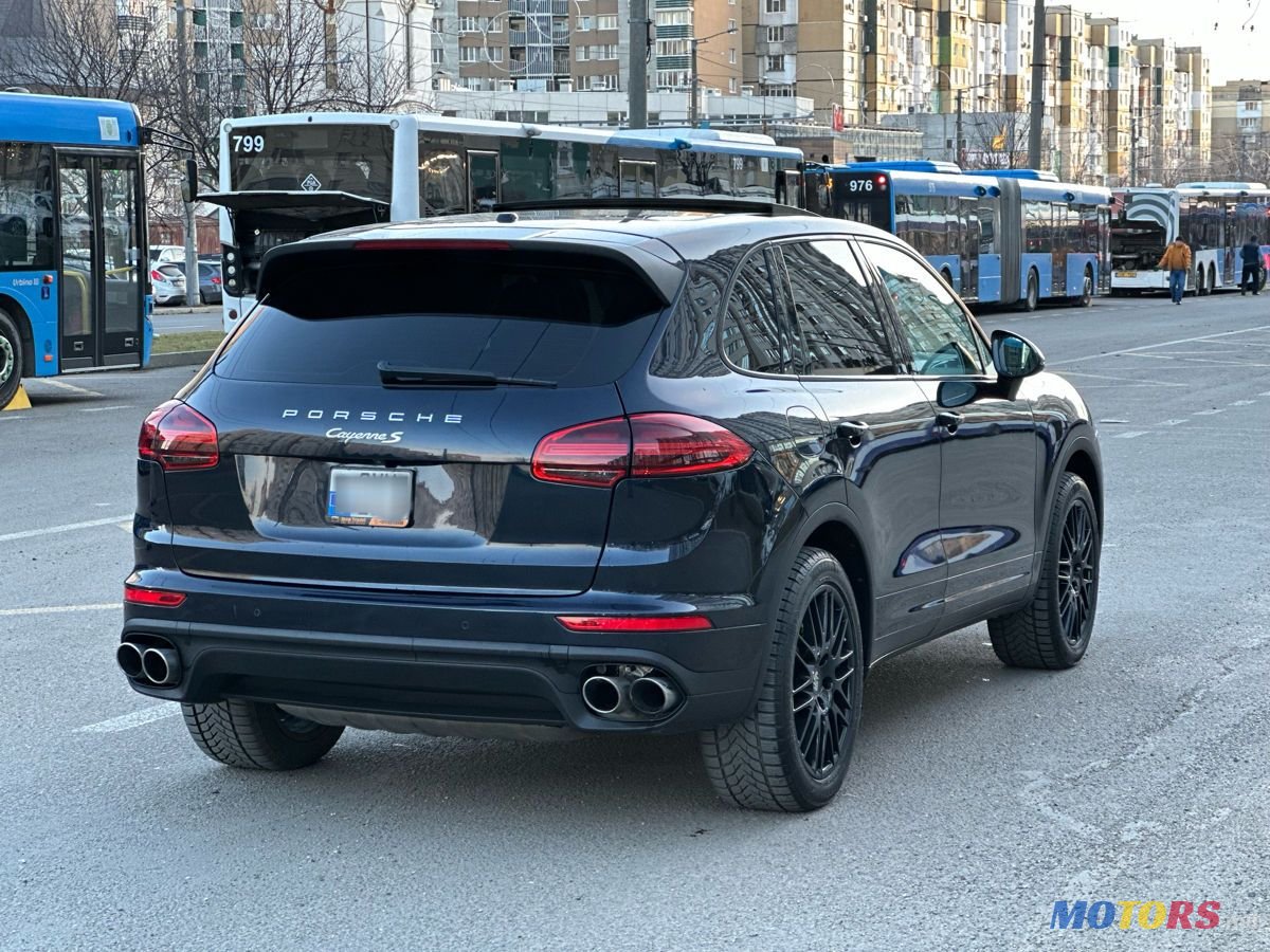2017' Porsche Cayenne photo #5