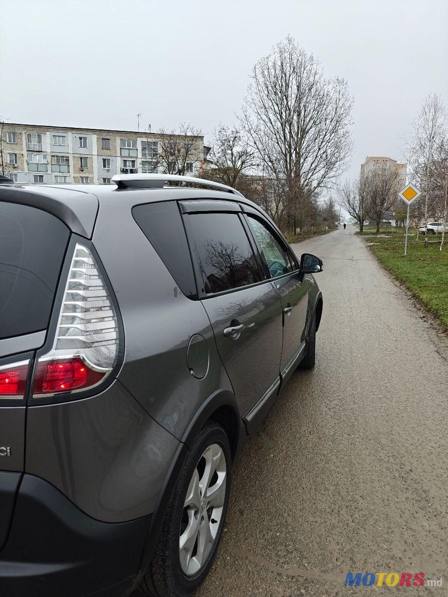 2013' Renault Scenic photo #5