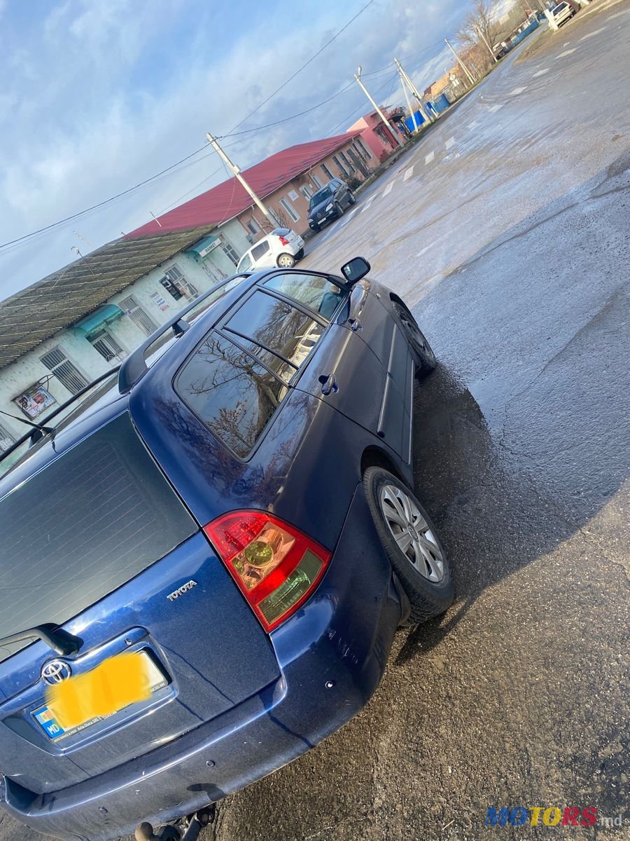 2004' Toyota Corolla photo #2