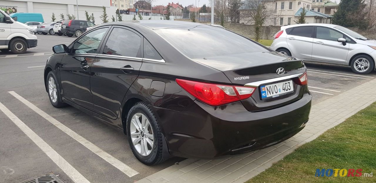 2010' Hyundai Sonata photo #2