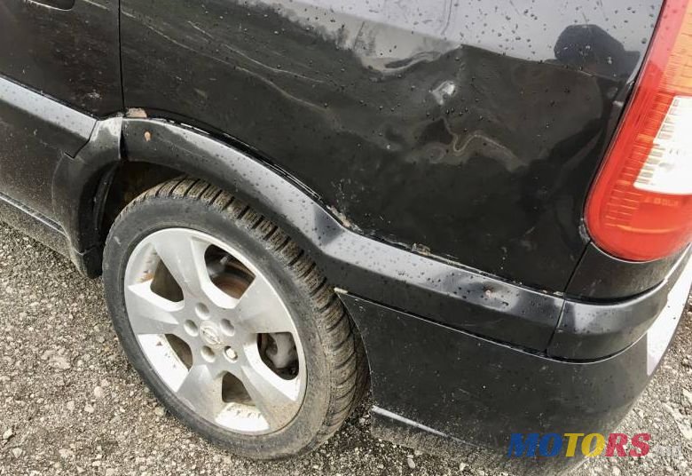 2004' Opel Zafira photo #2