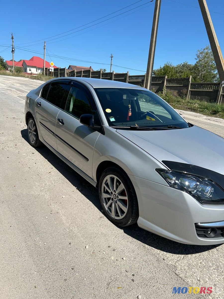 2010' Renault Laguna photo #3