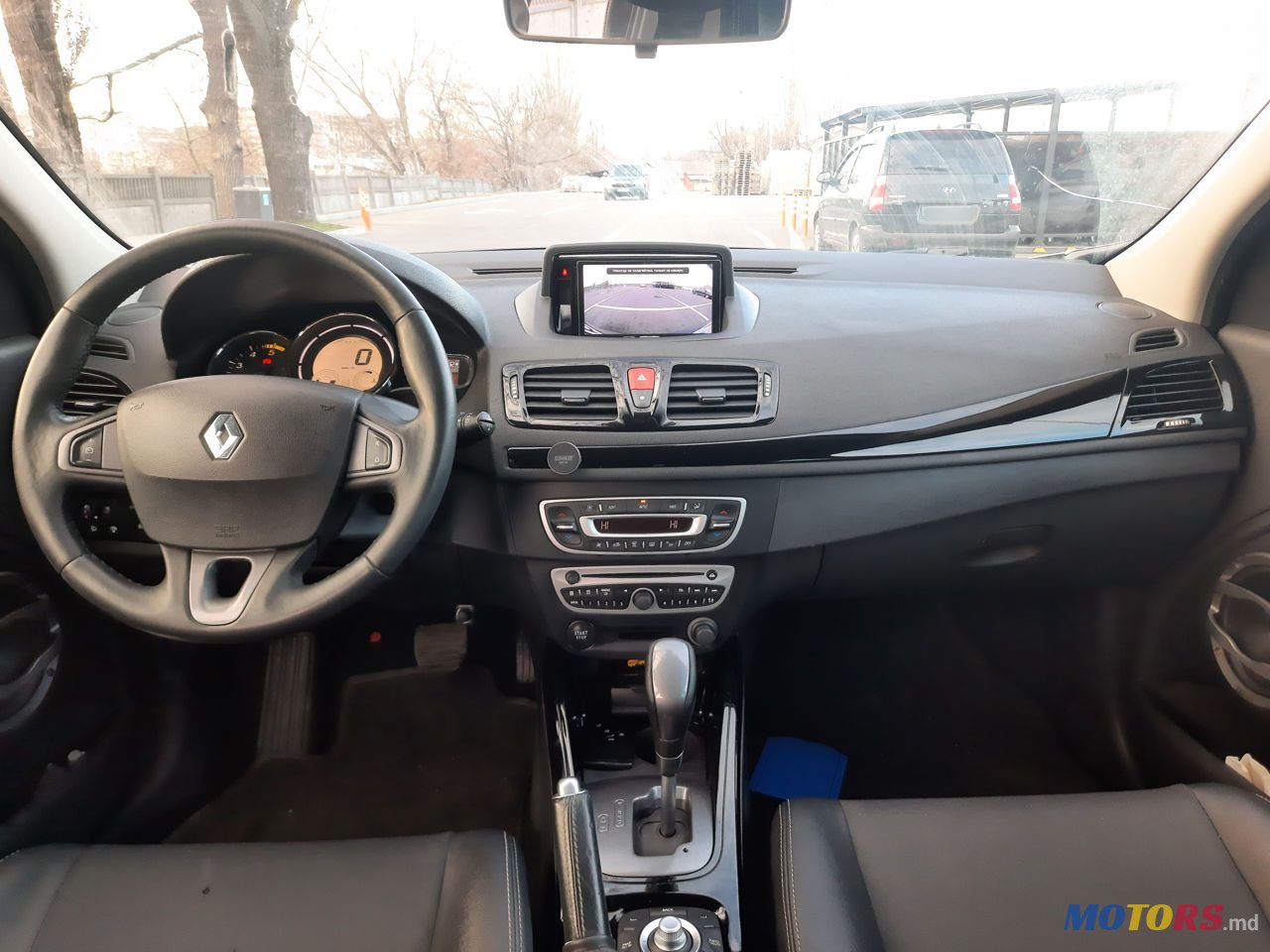 2011' Renault Megane photo #3