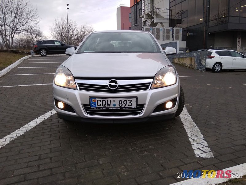 2012' Opel Astra photo #5