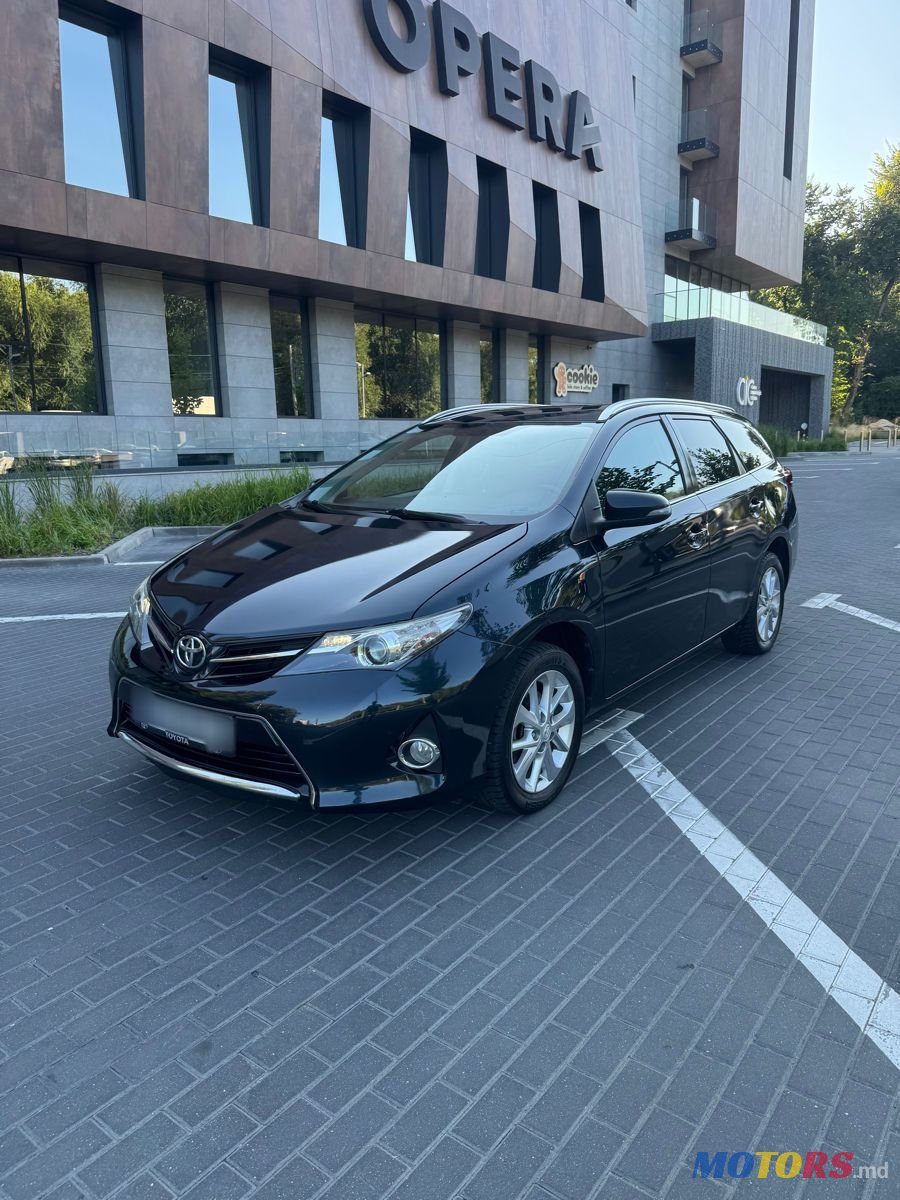 2015' Toyota Auris photo #2