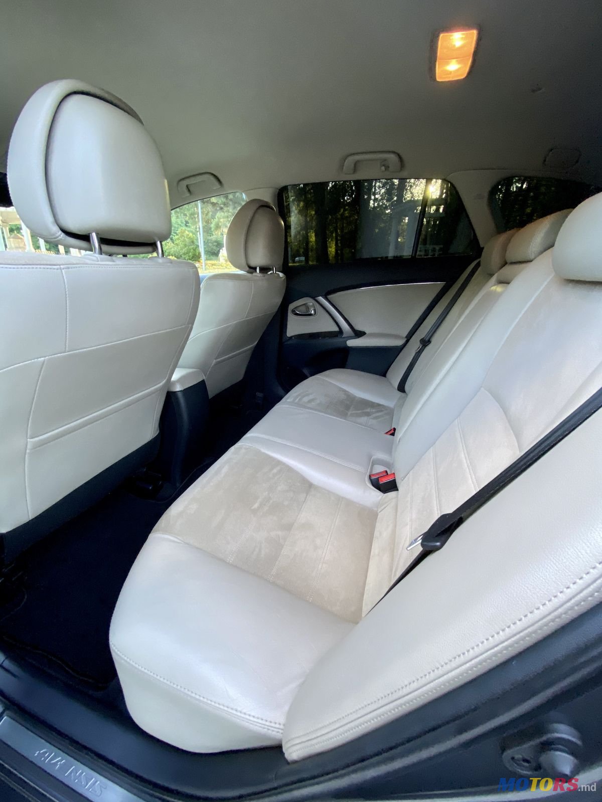 2012' Toyota Avensis photo #3