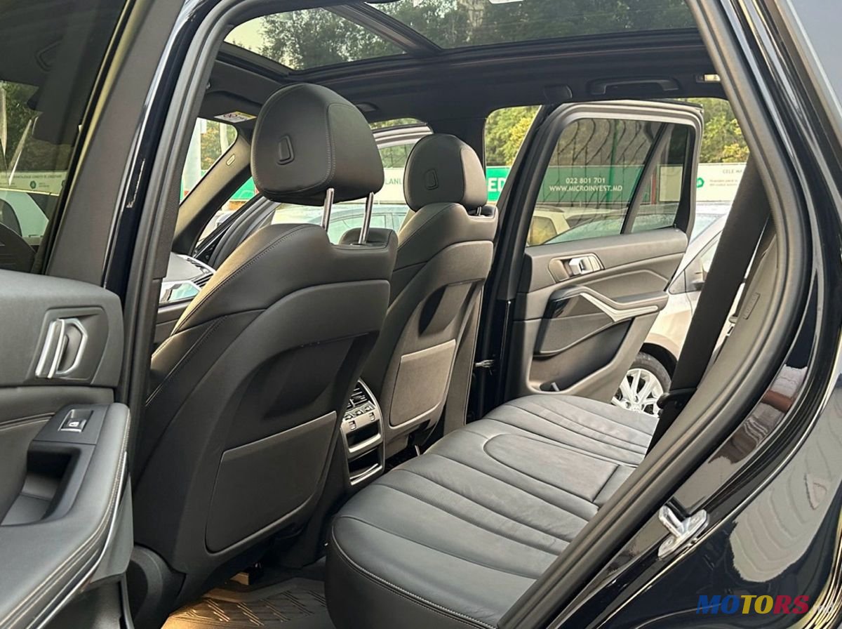2022' BMW X5 photo #5