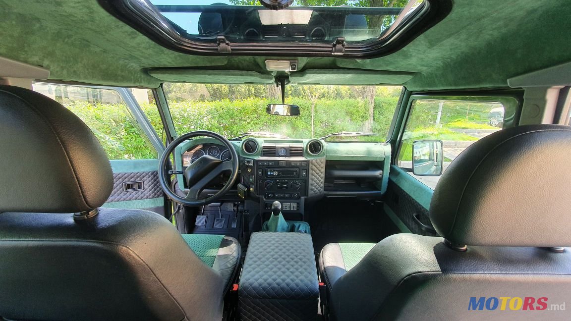 2013' Land Rover Defender photo #6