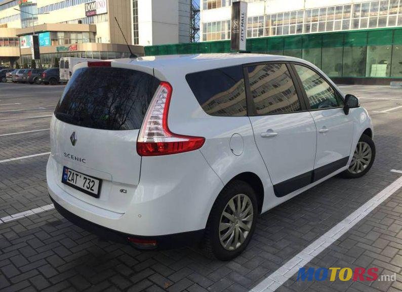 2010' Renault Grand Scenic photo #1