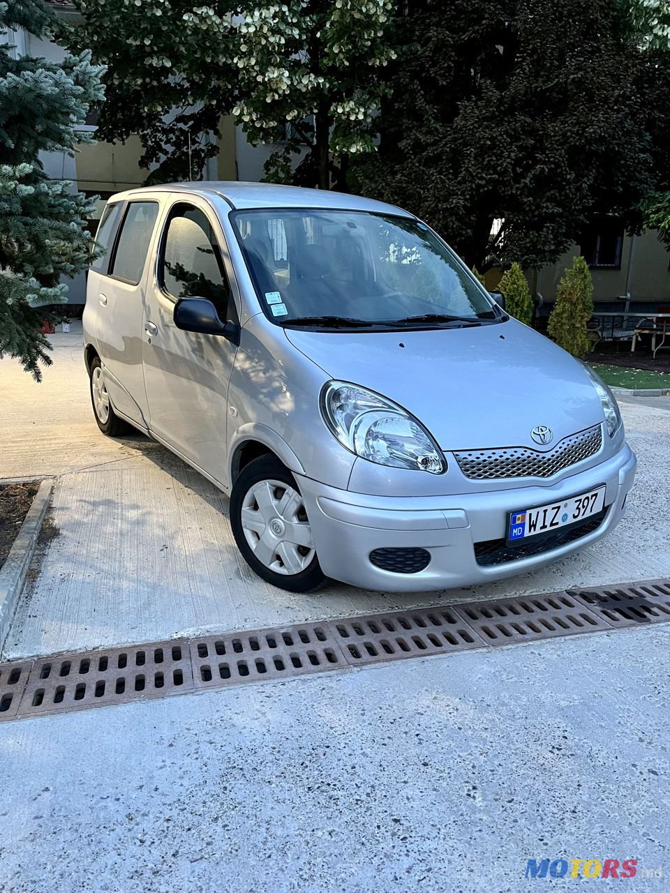 2003' Toyota Yaris Verso photo #2