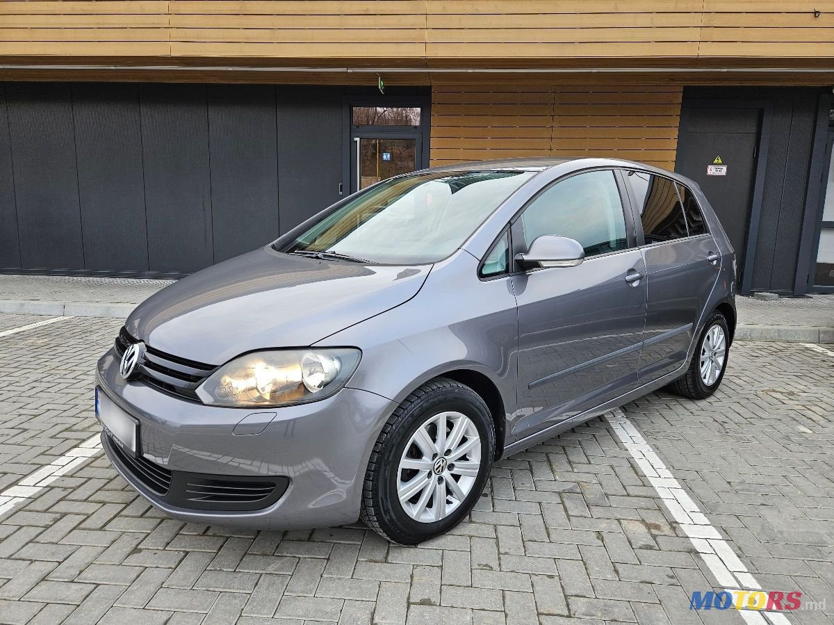 2011' Volkswagen Golf Plus photo #1