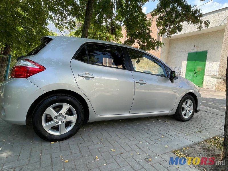 2011' Toyota Auris photo #3