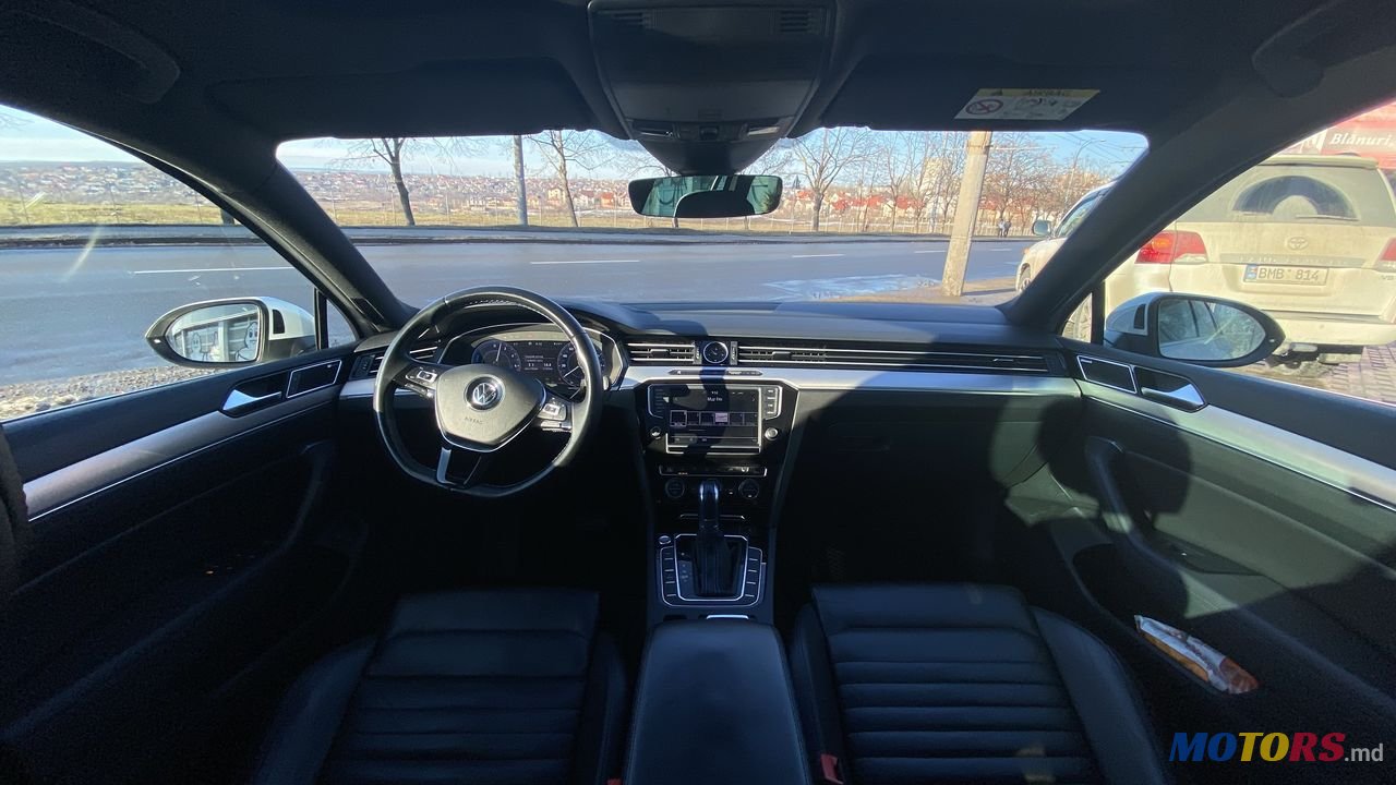 2015' Volkswagen Passat photo #4