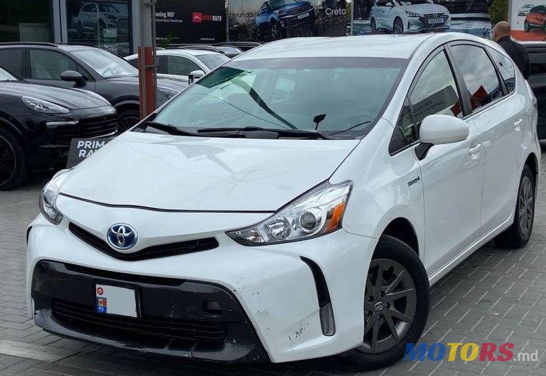 2015' Toyota Prius v photo #1