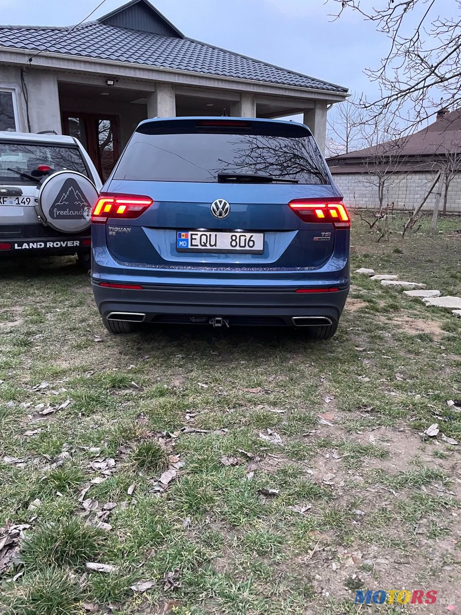 2018' Volkswagen Tiguan photo #5