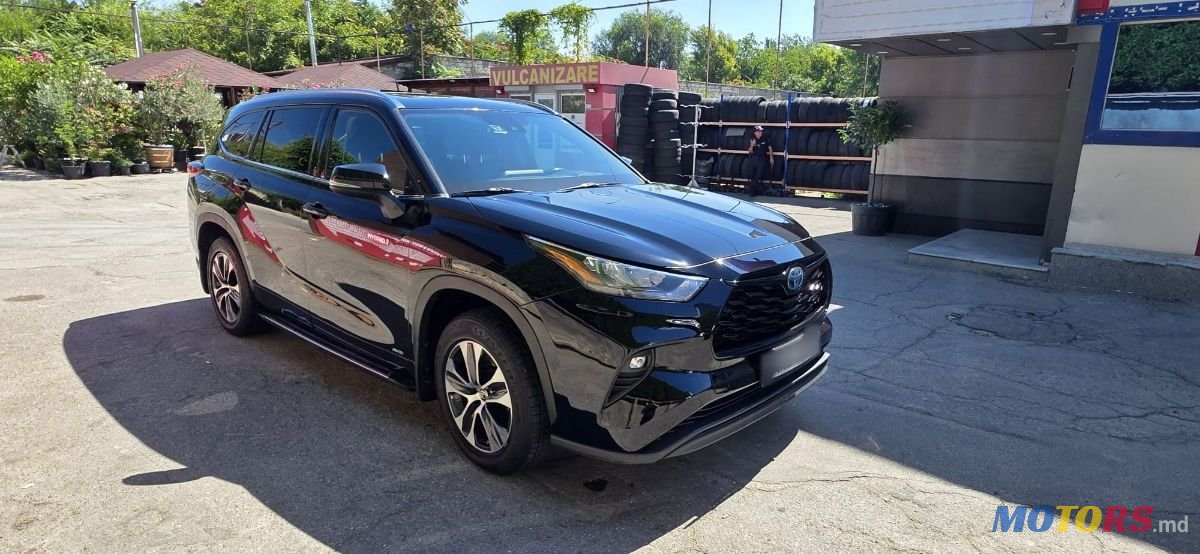 2021' Toyota Highlander photo #3