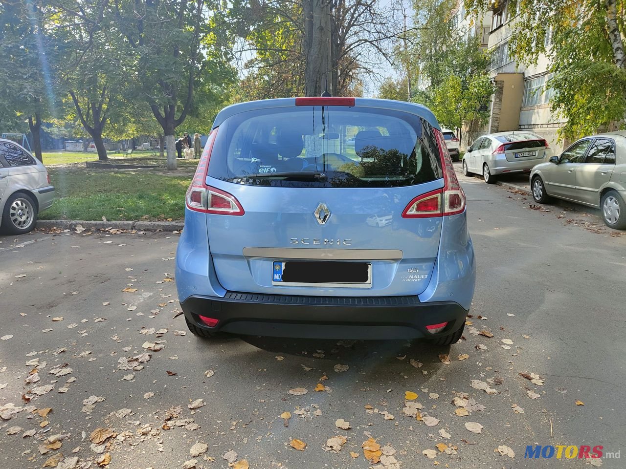 2011' Renault Scenic photo #2