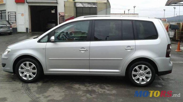 2008' Volkswagen Touran photo #1