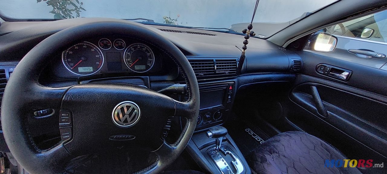 2001' Volkswagen Passat photo #2
