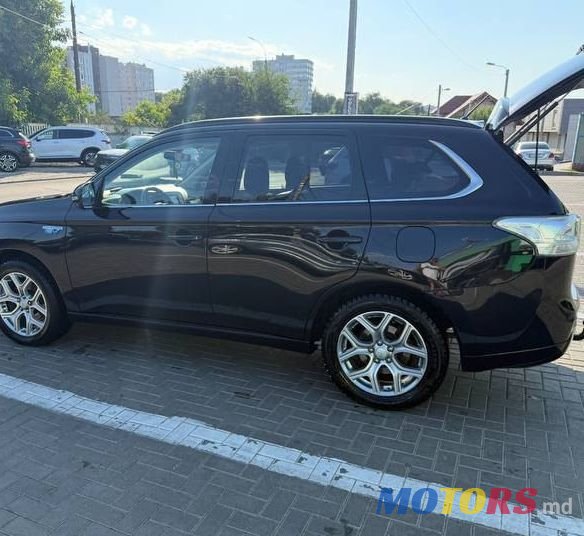 2014' Mitsubishi Outlander photo #4