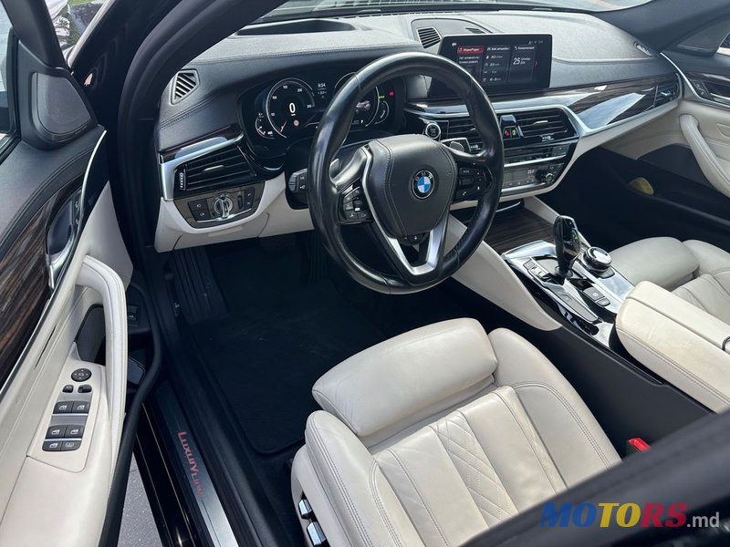 2017' BMW 5 Series photo #3