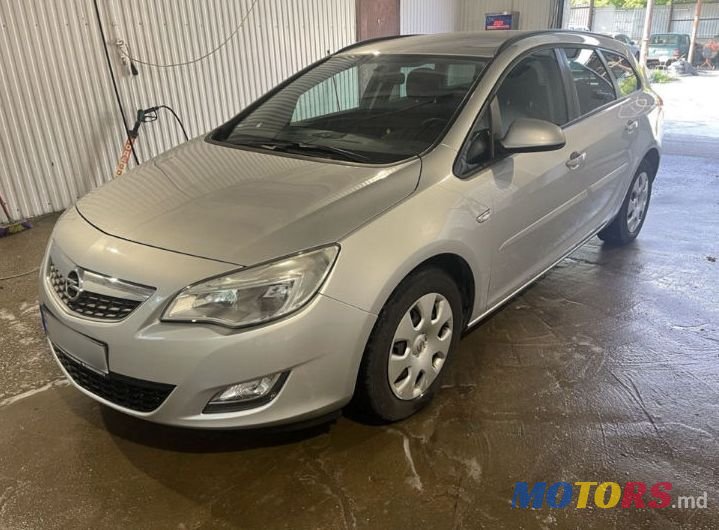 2012' Opel Astra photo #1