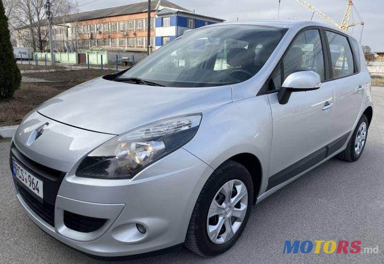 2011' Renault Scenic photo #1