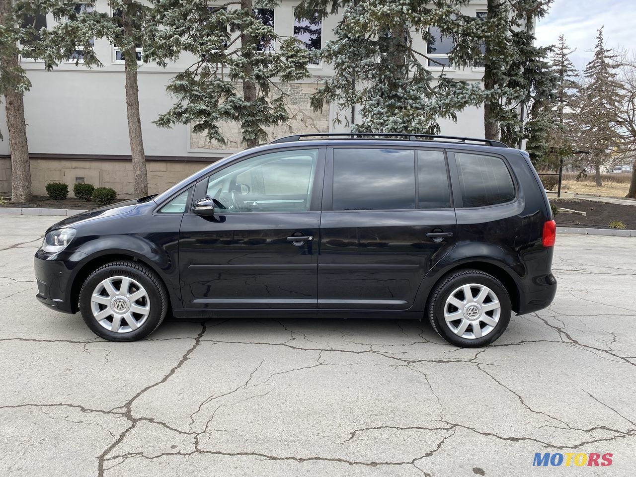 2013' Volkswagen Touran photo #1