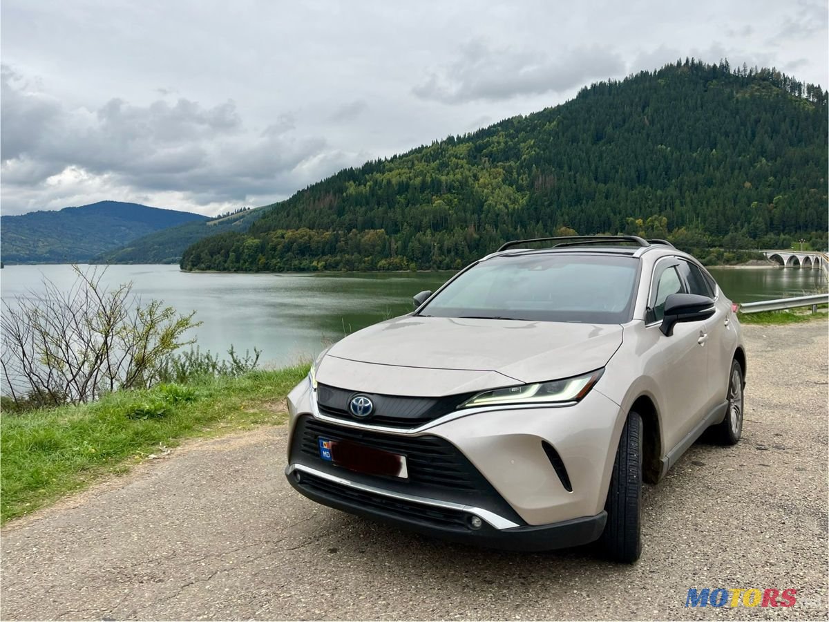 2022' Toyota Venza photo #1