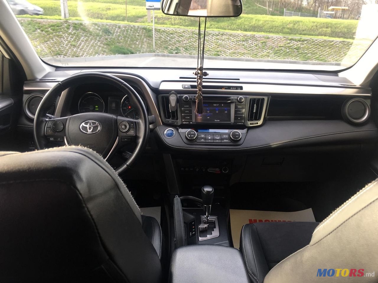 2017' Toyota RAV4 photo #6