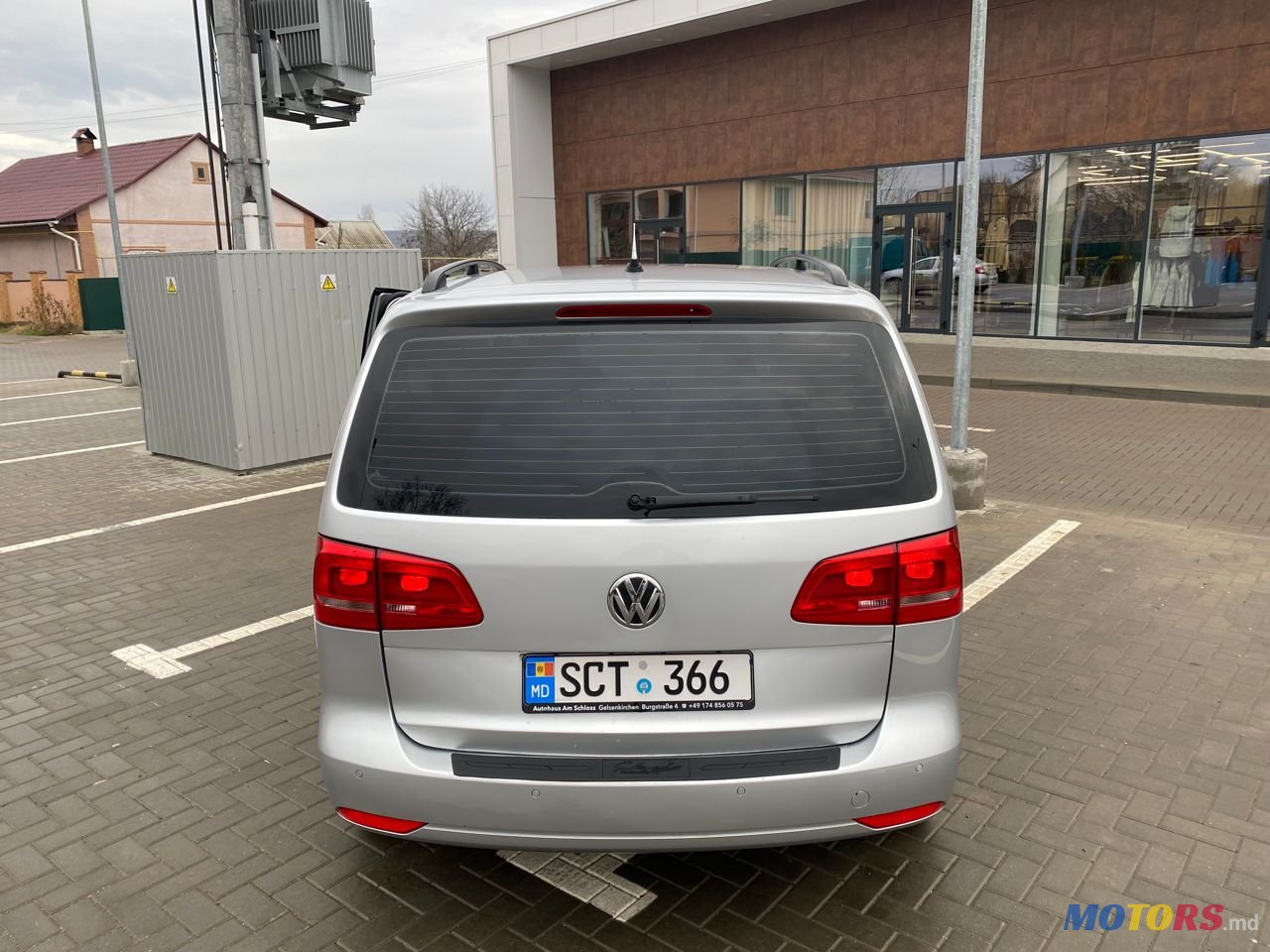 2011' Volkswagen Touran photo #5