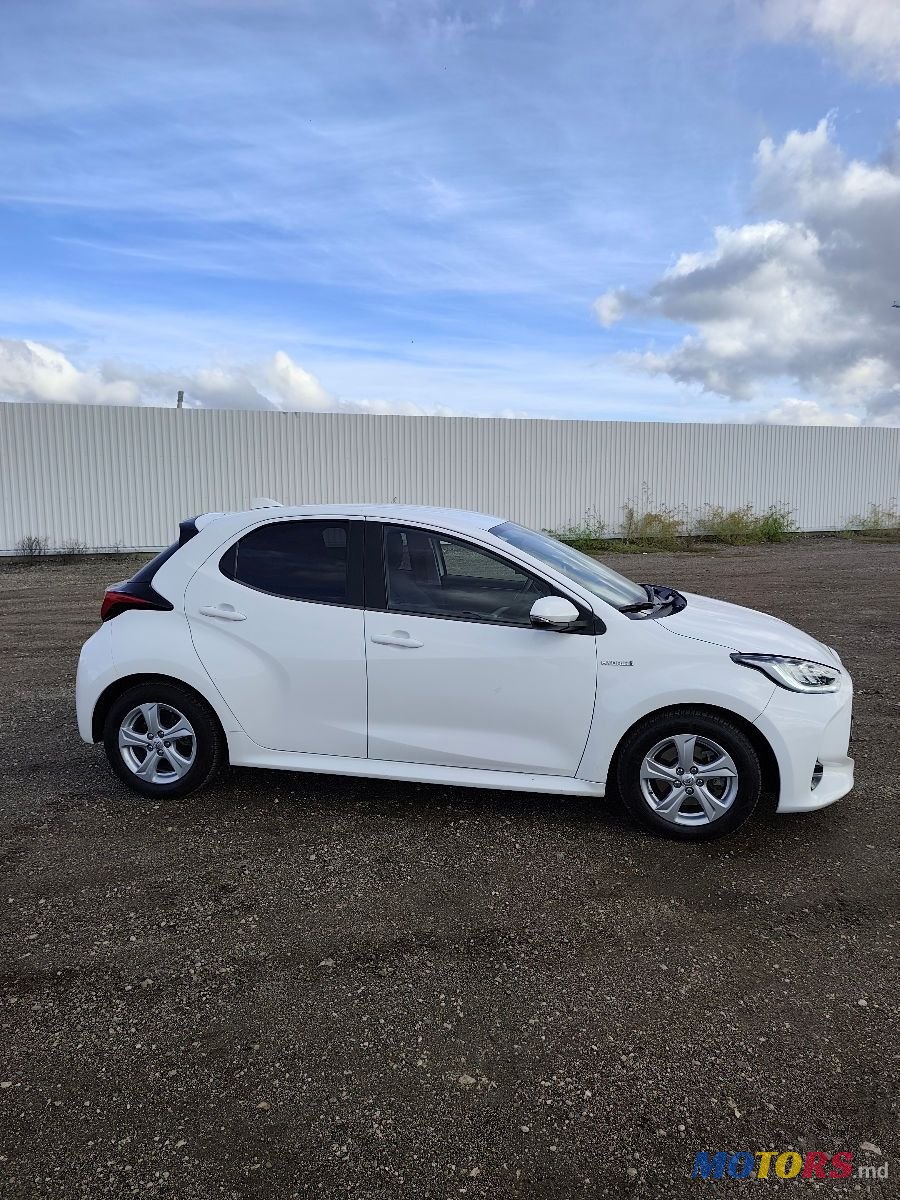 2020' Toyota Yaris photo #5