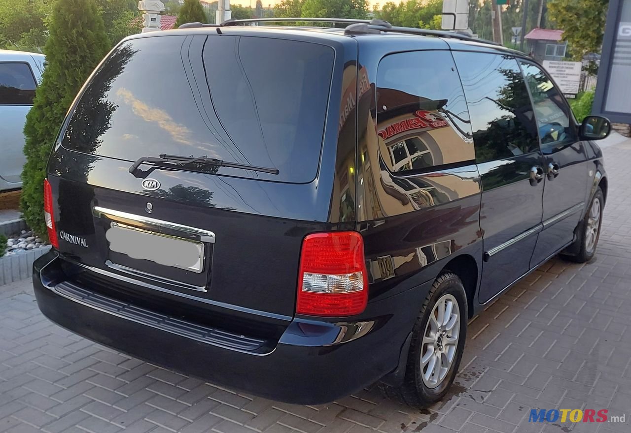 2002' Kia Carnival photo #5