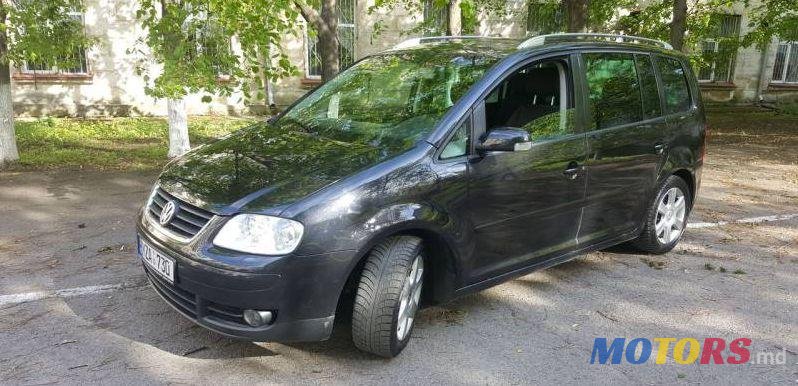 2004' Volkswagen Touran photo #1