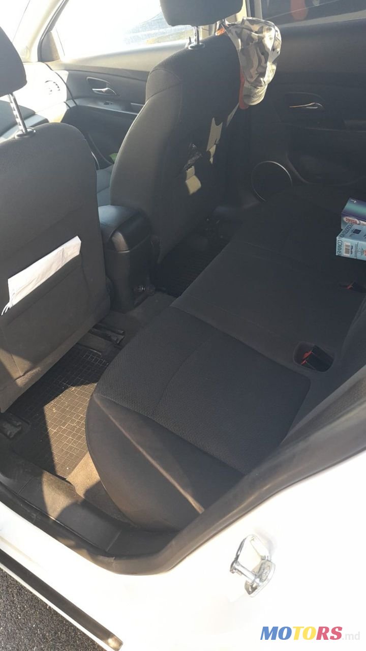 2013' Chevrolet Cruze photo #3