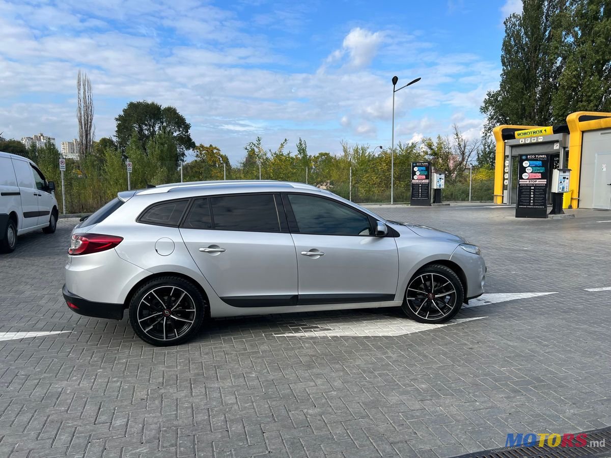 2012' Renault Megane photo #1