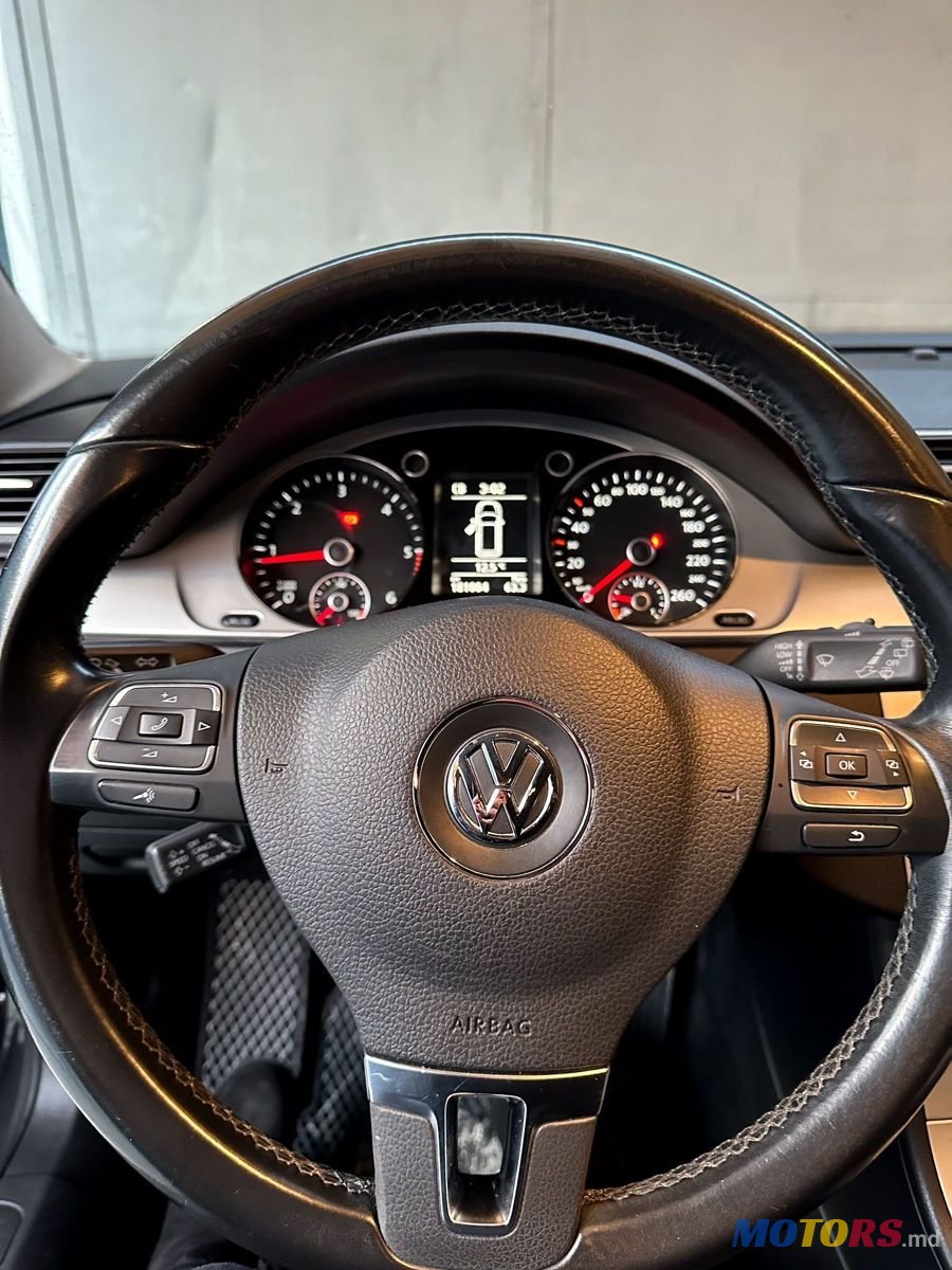 2014' Volkswagen Passat photo #4