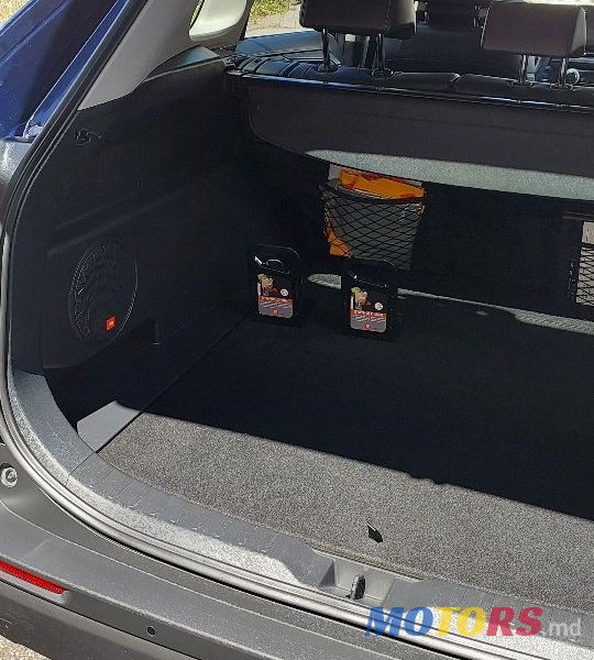 2019' Toyota RAV4 photo #5