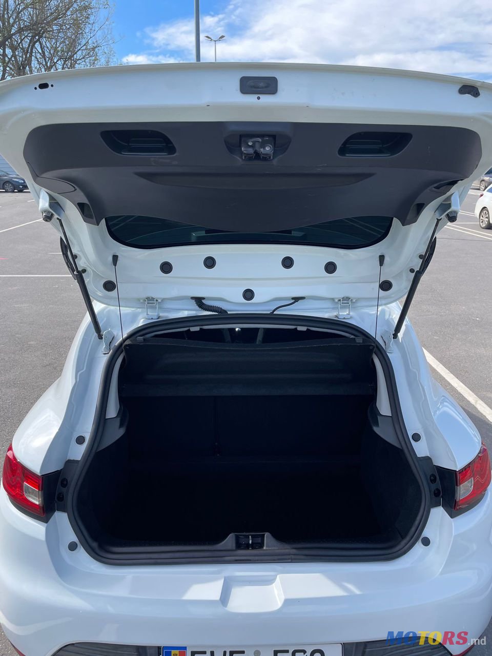 2014' Renault Clio photo #3