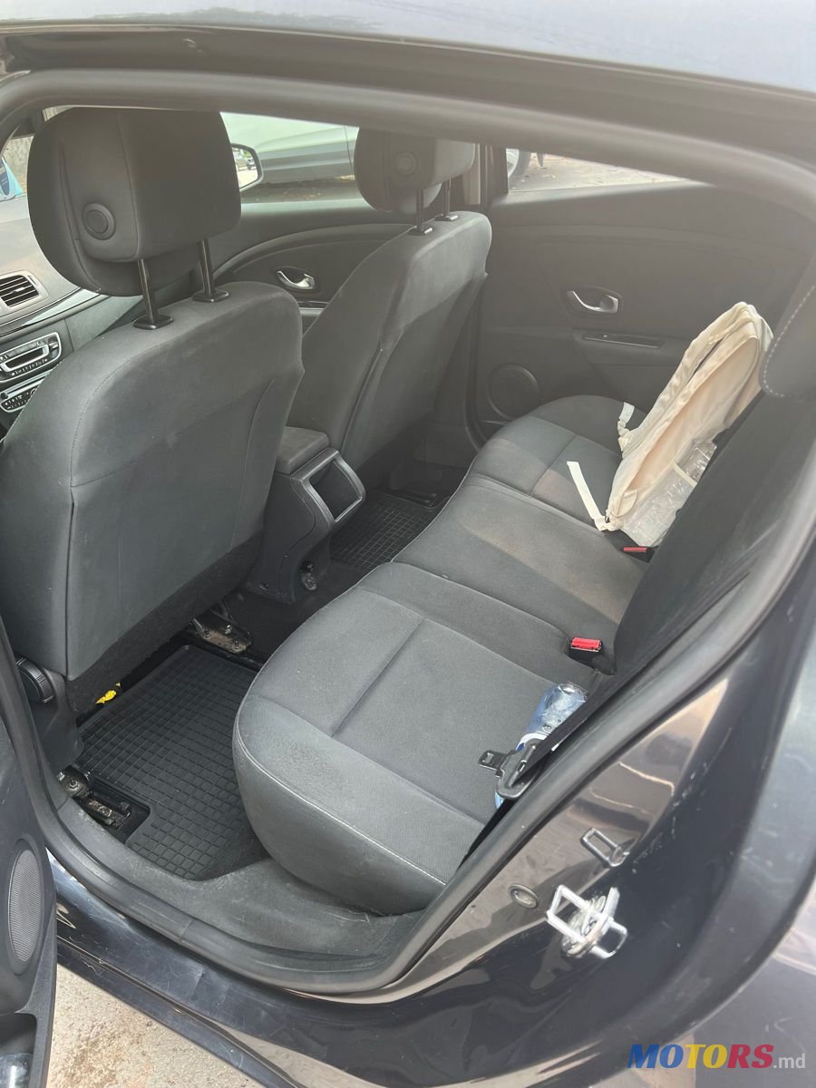 2011' Renault Megane photo #3