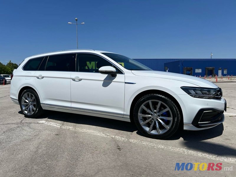 2020' Volkswagen Passat photo #6